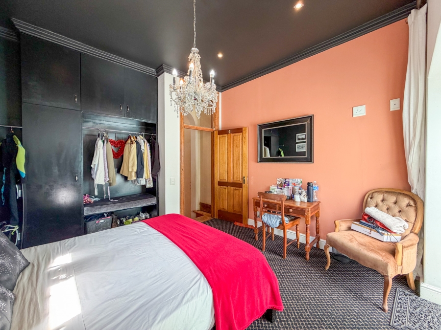 6 Bedroom Property for Sale in Green Point Western Cape